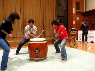 元気組の太鼓演奏